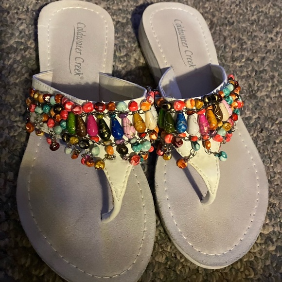 Beaded Coldwater Creek flip flop sandals, size 8- every possible color of bead!! - Picture 3 of 4